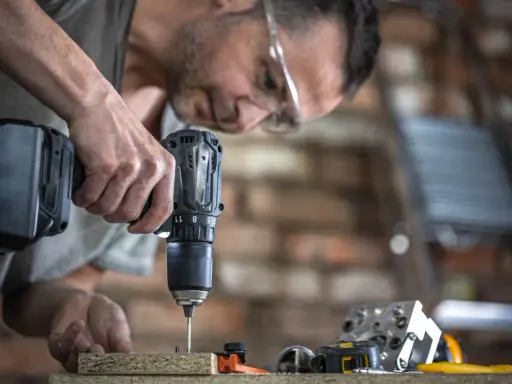 Makita czy DeWalt: Która wkrętarka spełni Twoje oczekiwania?