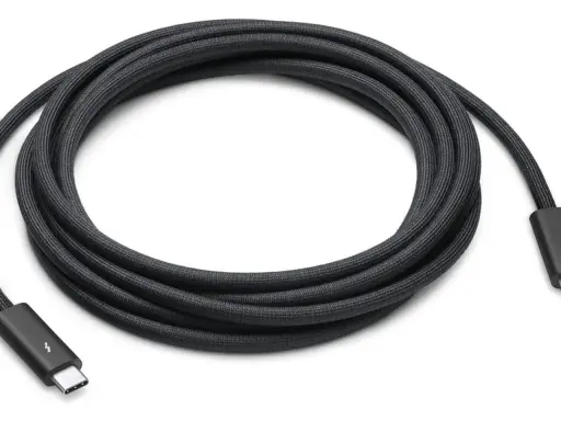 Czarny, pleciony kabel Thunderbolt z wtyczkami USB-C. Szybki transfer danych i zasilanie.