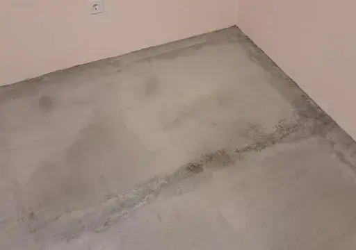 Ile schnie posadzka? Uniknij błędów i przyspiesz suszenie!