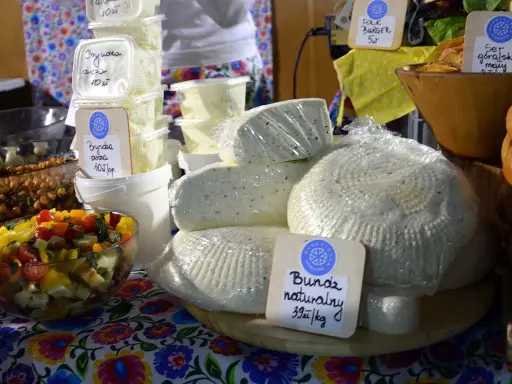 Bryndza: Jak z bundzu rodzi się góralski rarytas? Sekrety produkcji