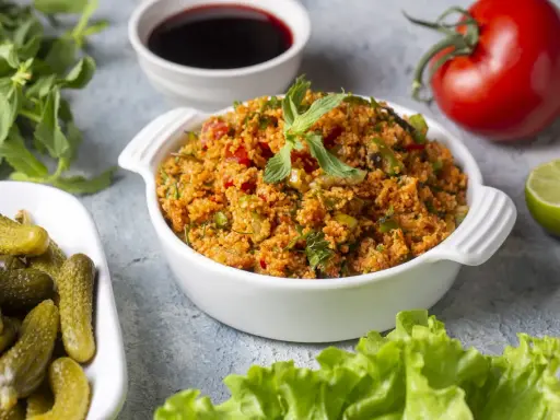 Ein köstlicher Bulgursalat, perfekt für ein leichtes Mittagessen. Dieses Bulgursalat Rezept ist einfach zuzubereiten und voller Geschmack.