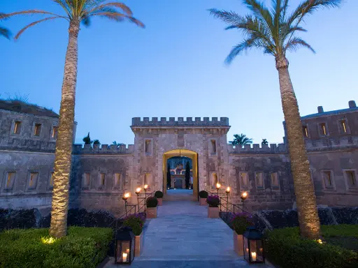 Cap Rocat: Descubre el lujo inigualable de esta fortaleza en Mallorca.