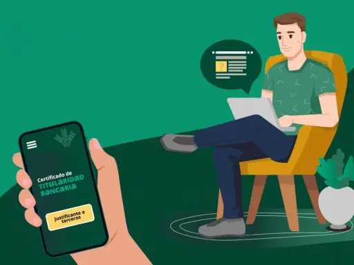 Mano sostiene móvil con certificado de titularidad bancaria. Hombre en silla con laptop.