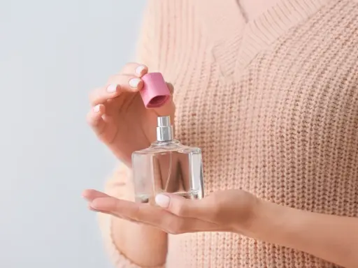 Perfumy to inwestycja: Jak przechowywać, by zapach trwał latami?