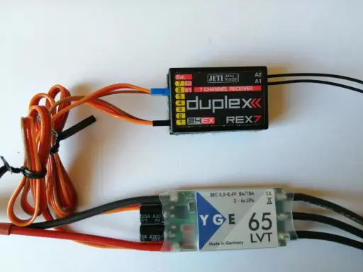 Jeti Duplex REX7 Empfänger und YGE 65 LVT ESC (Electronic Speed Controller) für Modellbau.