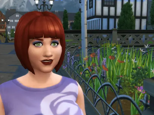 Sympatyczna Simka z rudymi włosami i zielonymi oczami, ubrana w fioletową bluzkę, pozuje na tle kwitnącego ogrodu. To świetny przykład mody w grze The Sims 4.