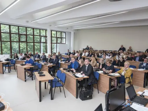 Dieta przewodniczącego rady osiedla: 100 zł czy 2400 zł? Sprawdź!