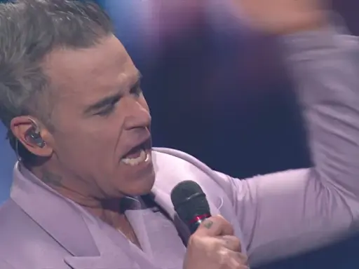 Robbie Williams sjunger med energi i Sverige.