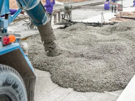 Jak działa betoniarka gruszka? Sekrety jednorodności betonu
