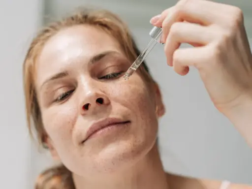 Najpierw tonik czy serum? Ekspert radzi, jak dbać o skórę!