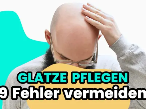Mann mit Glatze, der sich die Stirn reibt. Text: "Glatze pflegen: 9 Fehler vermeiden".