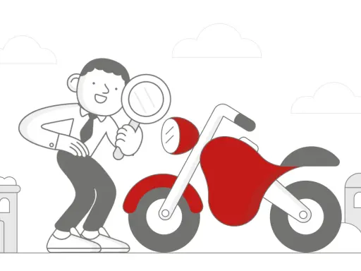 Mężczyzna z lupą sprawdza motocykl. Czy przegląd motocykla po terminie jest konieczny?