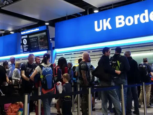 Anglia po Brexicie: Przepisy celne na lotnisku. Co wolno, czego nie?