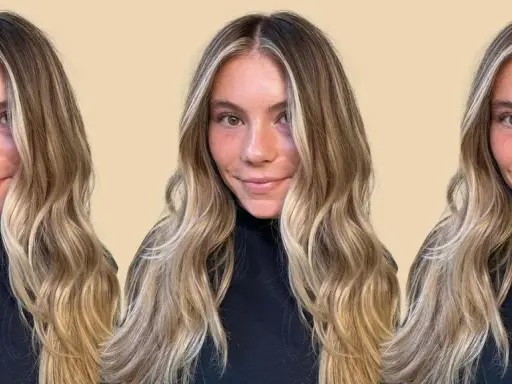 Chica con cabello rubio con reflejos, un ejemplo de como pasar de pelirrojo a rubio.