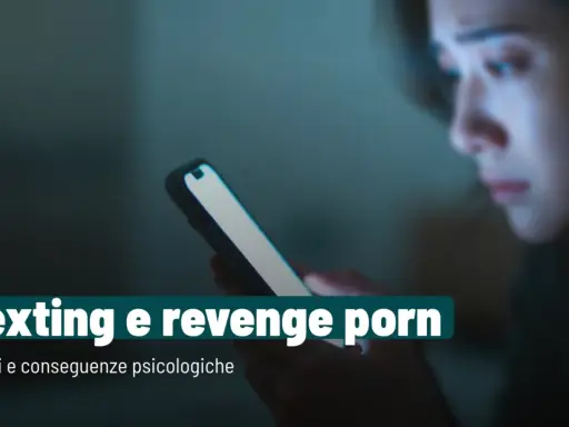 Ragazza preoccupata guarda il telefono, testo "Sexting e revenge porn: Rischi e conseguenze psicologiche".