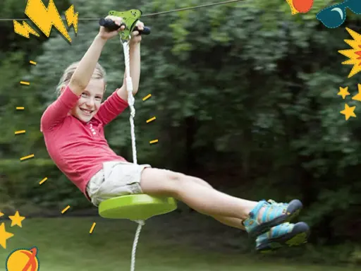 Glad tjej susar fram på lina, redo för äventyr ute till sommaren.