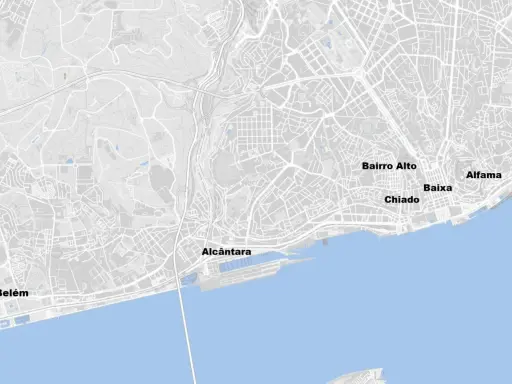 Graue Stadtkarte von Lissabon mit markierten Vierteln wie Alfama, Baixa, Chiado, Bairro Alto, Alcântara und Belém.