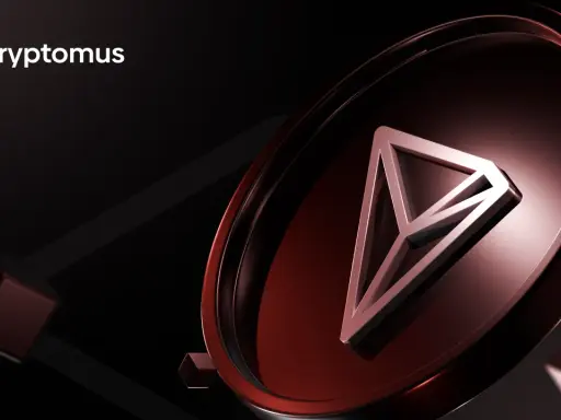 Logo cryptomus na tle z elementami TRC20.