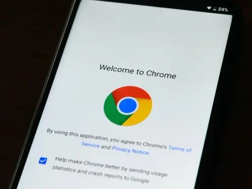 Jak wyczyścić Chrome w telefonie? Przyspiesz i chroń prywatność!