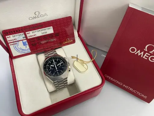 Omega Speedmaster con scatola, garanzia e libretto. Il riferimento 32710435 indica un modello iconico, un vero omega 3330.