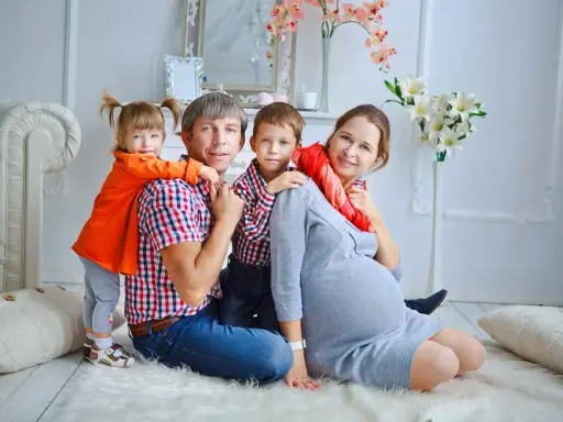 Ile rodzinnego na dzieci? Kwoty, warunki i dodatki Sprawdź!