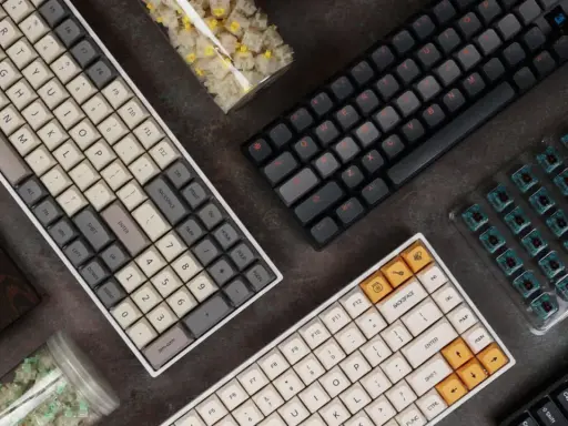 Klawiatura laptopa opis klawiszy: różne układy klawiatury, klawisze numeryczne, klawisze funkcyjne i akcesoria.