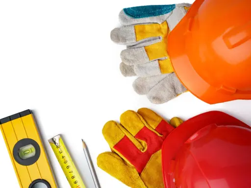 Cascos, guantes, nivel y cinta métrica, elementos esenciales para cualquier proyecto. Este documento epis garantiza tu seguridad.