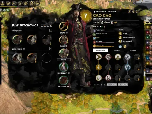 Cao Cao, legendarny dowódca w grze **Total War**, przygotowuje się do bitwy. Jego ekwipunek i umiejętności są kluczowe w tej strategicznej rozgrywce.