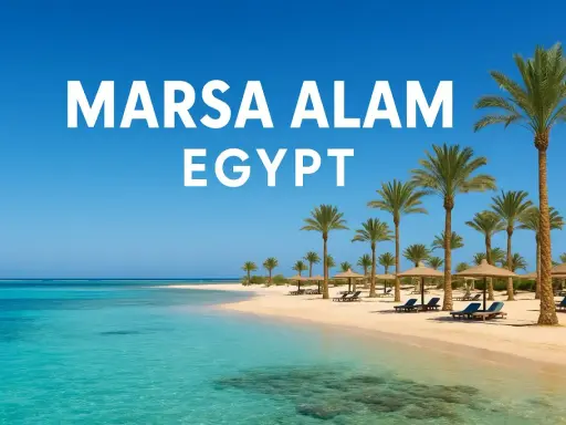 Rajska plaża w Marsa Alam, gdzie do Egiptu? Palmy, leżaki i turkusowe morze zapraszają na wymarzone wakacje.