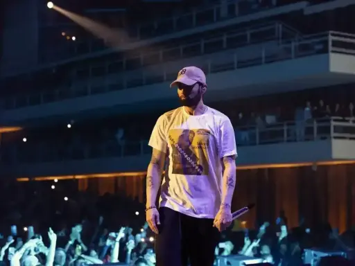 Eminem na scenie, tłum szaleje. Czy to koncert w Polsce?