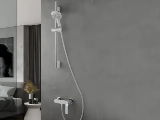 Mitigeur de douche moderne avec douchette et barre réglable. La hauteur du mitigeur douche est idéale pour un usage confortable.