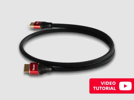 Un câble optique Teufel, noir tressé, sert à transmettre des signaux audio numériques de haute qualité.