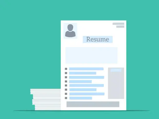 Stos dokumentów z CV. Jedna strona z napisem "Resume" i ikoną osoby, obok stos papierów.