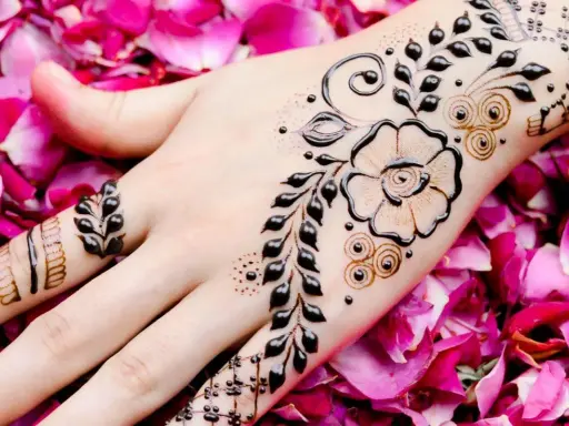 Henna DIY: Zrób bezpieczny tatuaż w domu uniknij błędów!