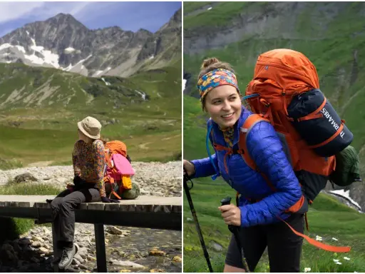 Dwie kobiety w górach, przygotowujące się do trekkingu. Jedna siedzi na moście, druga idzie z kijkami. Widok na szczyty Alp, idealne na tour du mont blanc.