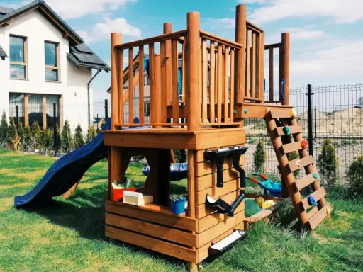 Jak samemu zbudować plac zabaw? Przewodnik DIY: koszty i bezpieczeństwo