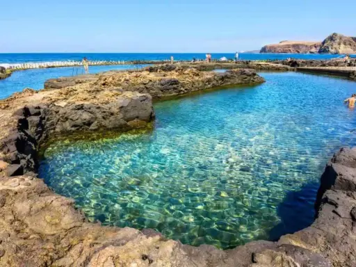 Piscinas naturales de aguas cristalinas en Gran Canaria que ver. Un paraíso para disfrutar del mar y el sol.