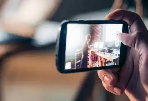 Popraw jakość zdjęć: AI, smartfon i światło. Sprawdzone metody!