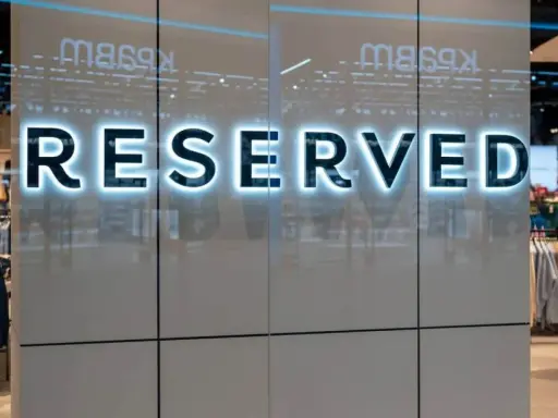 Promocje Reserved: Do kiedy? Kalendarz wyprzedaży i triki!