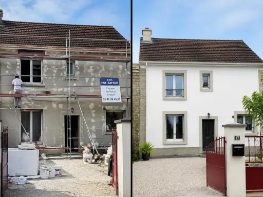 Avant/après : une maison en rénovation, échafaudages et matériaux, puis une façade blanche immaculée. Le cout rénovation maison est visible.