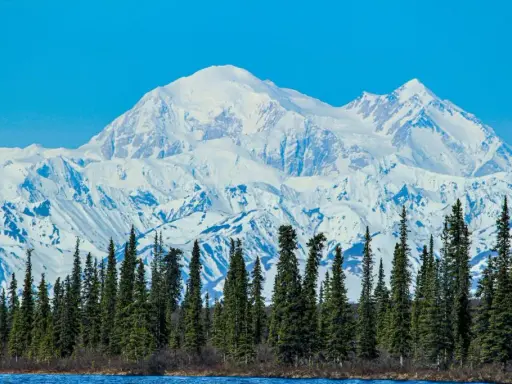 Montañas nevadas: maravillas naturales que no te puedes perder