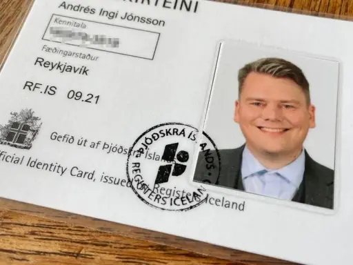 Na Islandię z Polski: Czy potrzebny paszport? Wystarczy dowód!