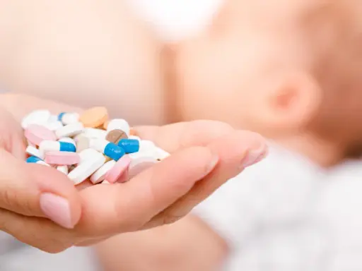 Medicamentos y lactancia: Guía segura para madres (¡la mayoría son compatibles!)