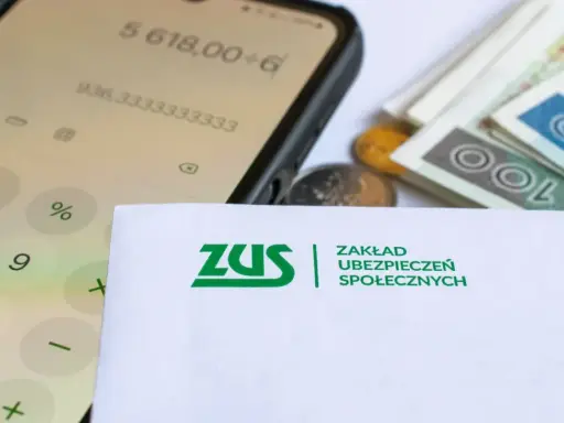 Kto może starać się o ponowne przeliczenie emerytury? Kalkulator, pieniądze i dokument ZUS sugerują analizę świadczeń.