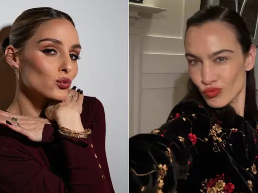 Dos mujeres con peinados media melena, listas para una boda. Una luce un vestido burdeos y la otra un estampado floral.