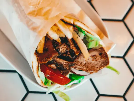 Kebab: Wszystko, co musisz wiedzieć o królu polskiego street foodu