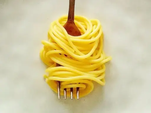 Na jakim ogniu gotować makaron? Osiągnij idealne al dente!