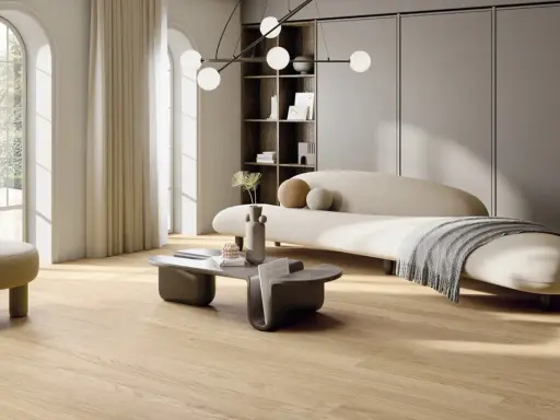 Un salotto in stile scandinavo casa con divano curvo, poltrona soffice, tavolino moderno e un'elegante lampada a sospensione.