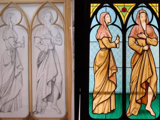 Esquisse d'un vitrail simple montrant deux femmes en robe, l'une tenant une bougie. Le vitrail coloré final est à droite.