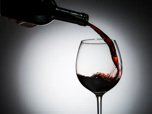 Czerwone wino: zdrowie czy pułapka? Odkryj fakty!
